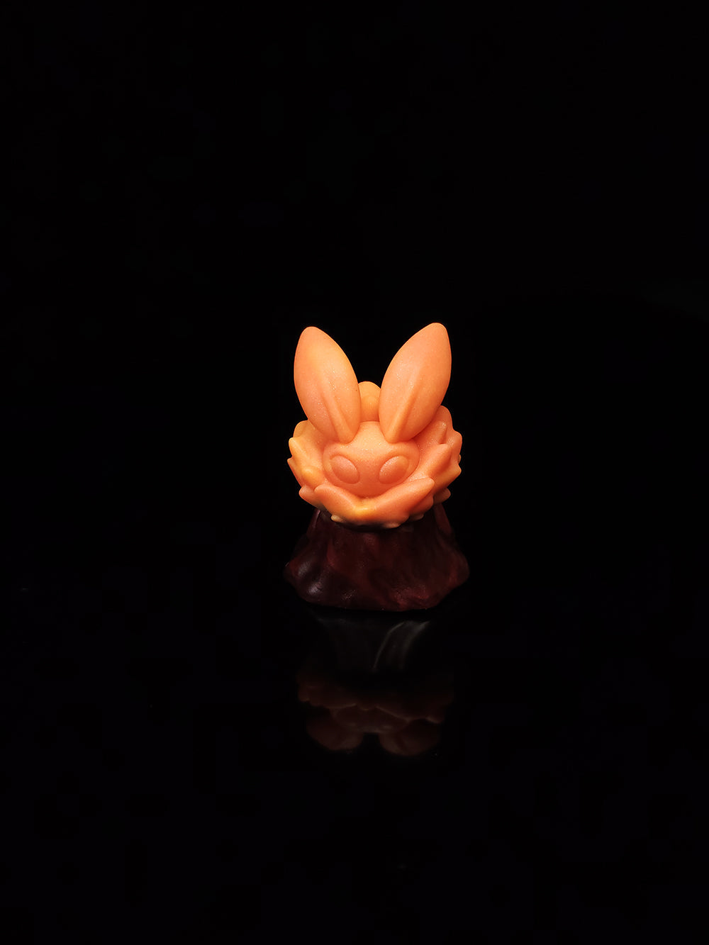 Moth Merchant Squishy, Small/S - GITD